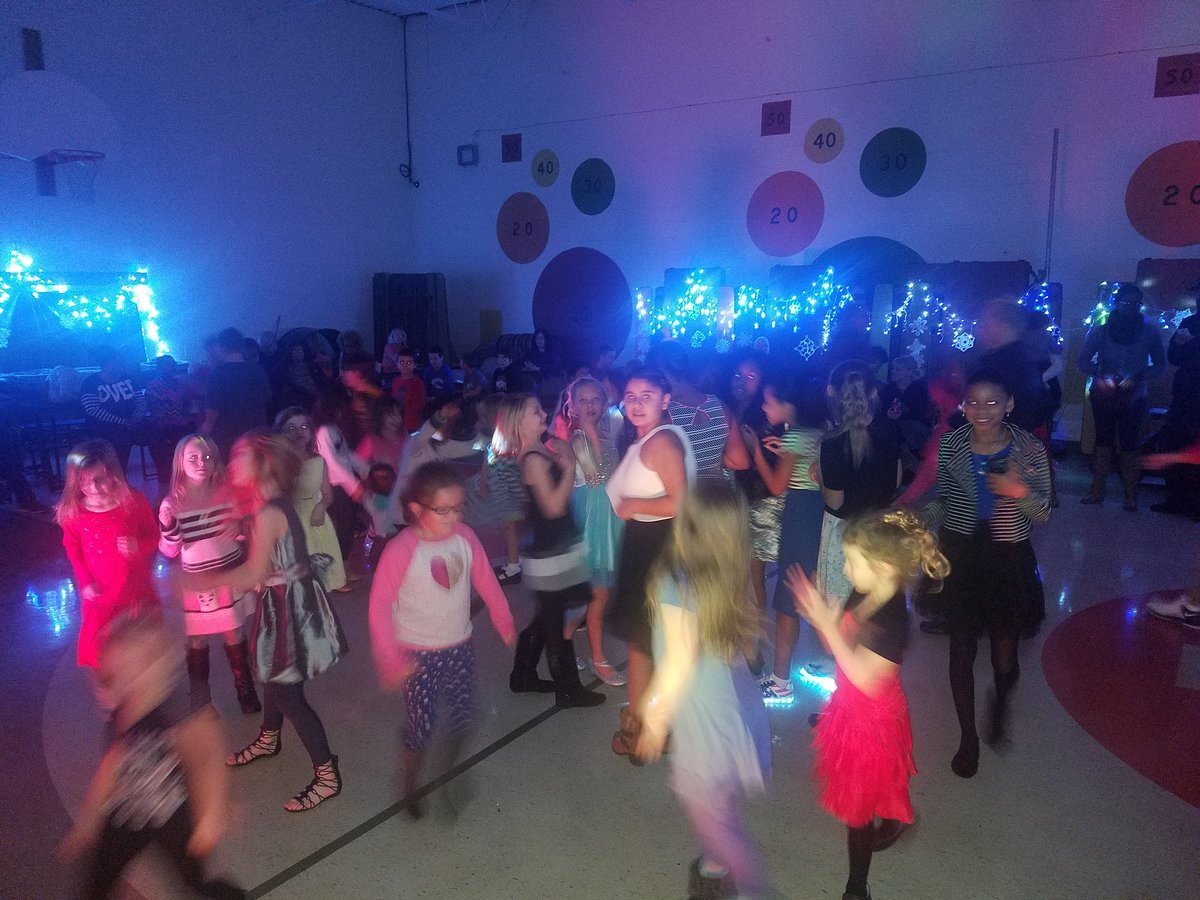 WintersetCCS's tweet photo. Winterset Winter Dance!!! #spiritofCCS https://t.co/Y06w0VBX0j