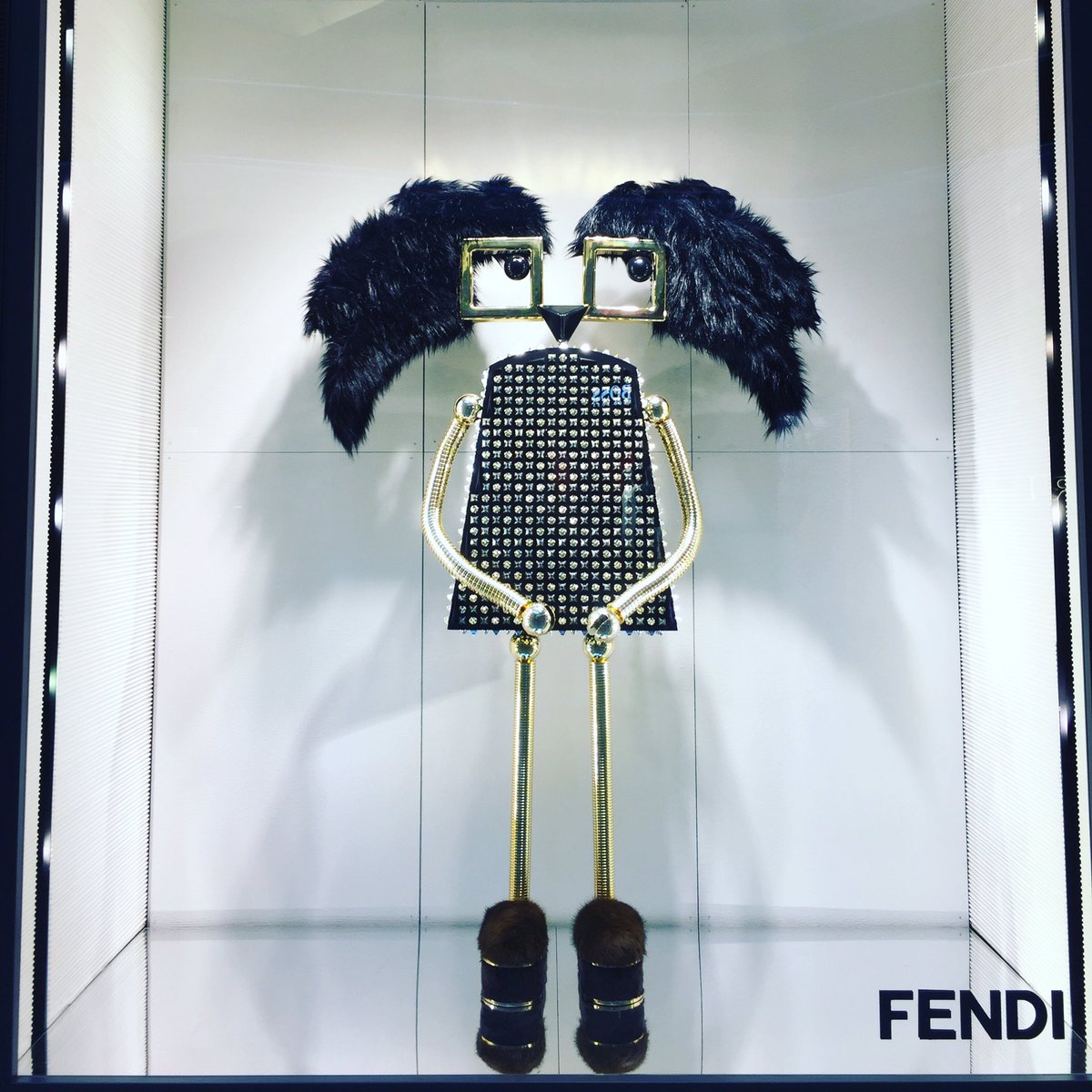 jerrylore's tweet photo. LOVE THE @FENDI HYPNOTEYES WINDOW DISPLAY #fendi #fendimonster #fendifaces #chic #fendifashion #fancy #fashion #windowdisplay #hypnoteyes https://t.co/nu4V2PIUeo
