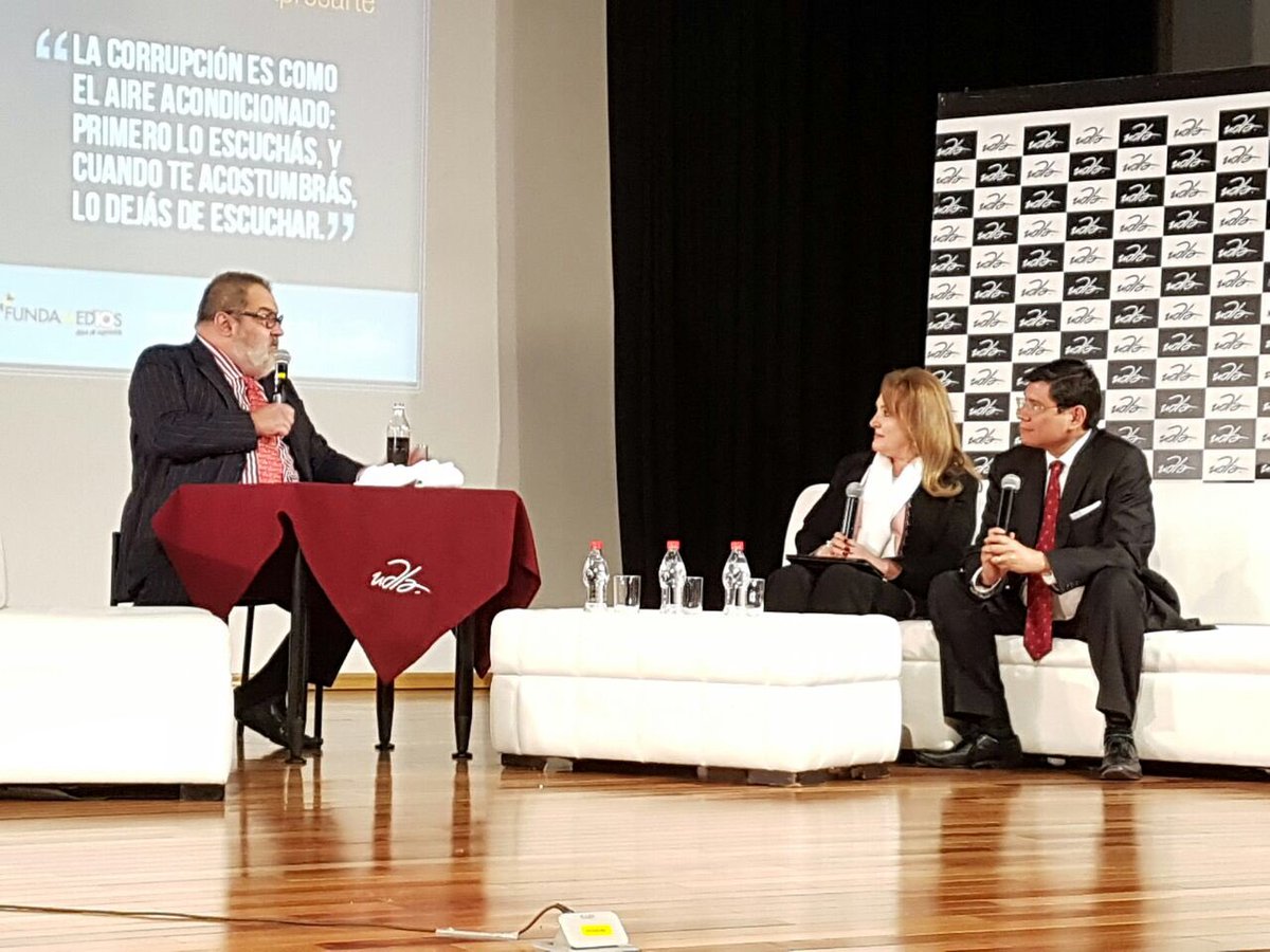 FUNDAMEDIOS's tweet photo. #JorgeLanata se pregunta cómo los ecuatorianos aceptaron una ley mordaza ¿Cuánto puede vivir una sociedad en silencio? #ElPoderDeExpresarte https://t.co/mIToGdmc94