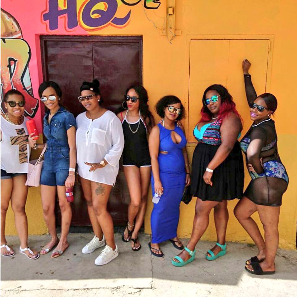 shambraegamble's tweet photo. Dat a seh love, dat a seh loyalty. If yuh a pree one a mi sista dem yuh affi pree mi. #Family #NuhBehavior2k17 #FamousONE https://t.co/Sac9kQsIS5