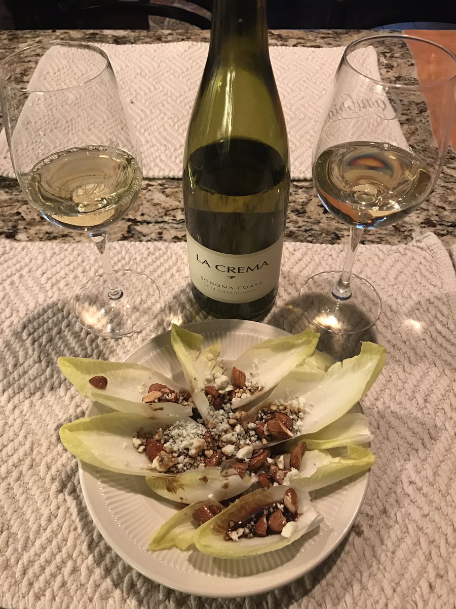 mlzema's tweet photo. #WednesdayNightNosh! 
Starter:
#Basalmic #Endive appetizer with blue cheese &amp; candied almonds 
@LaCremaWines #Chardonnay https://t.co/XS340IRtqU