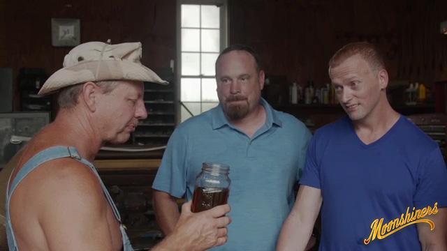 What are y'all doing tonight? Watching last night's full episode of #Moonshiners?! 

Yeah, us too >> bit.ly/2iInmbx