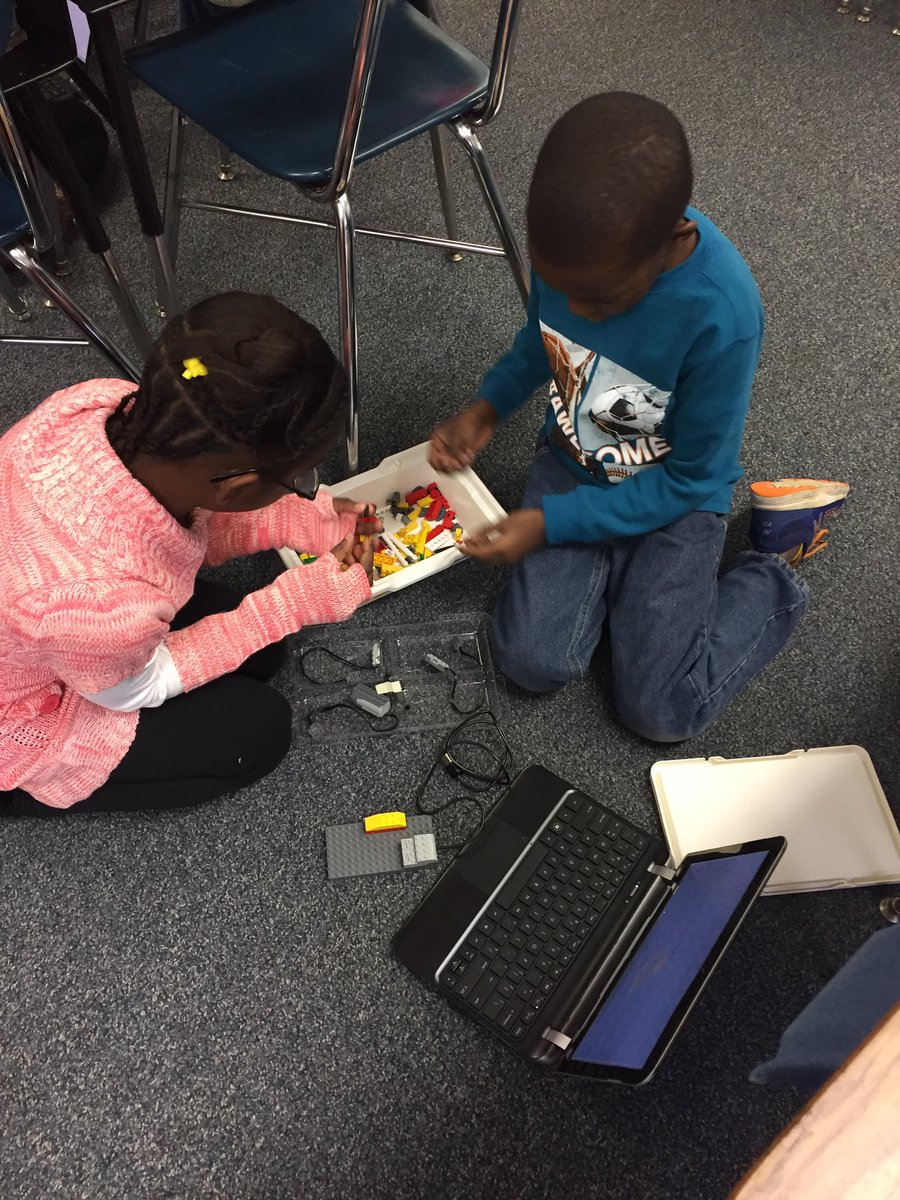 kcollazo's tweet image. What&apos;s better than Mrs. Sheet&apos;s 3rd graders building kickin&apos; robots? Not much!! @DaleBuie @SPEMediaCenter @MCSDigital #mcsstem