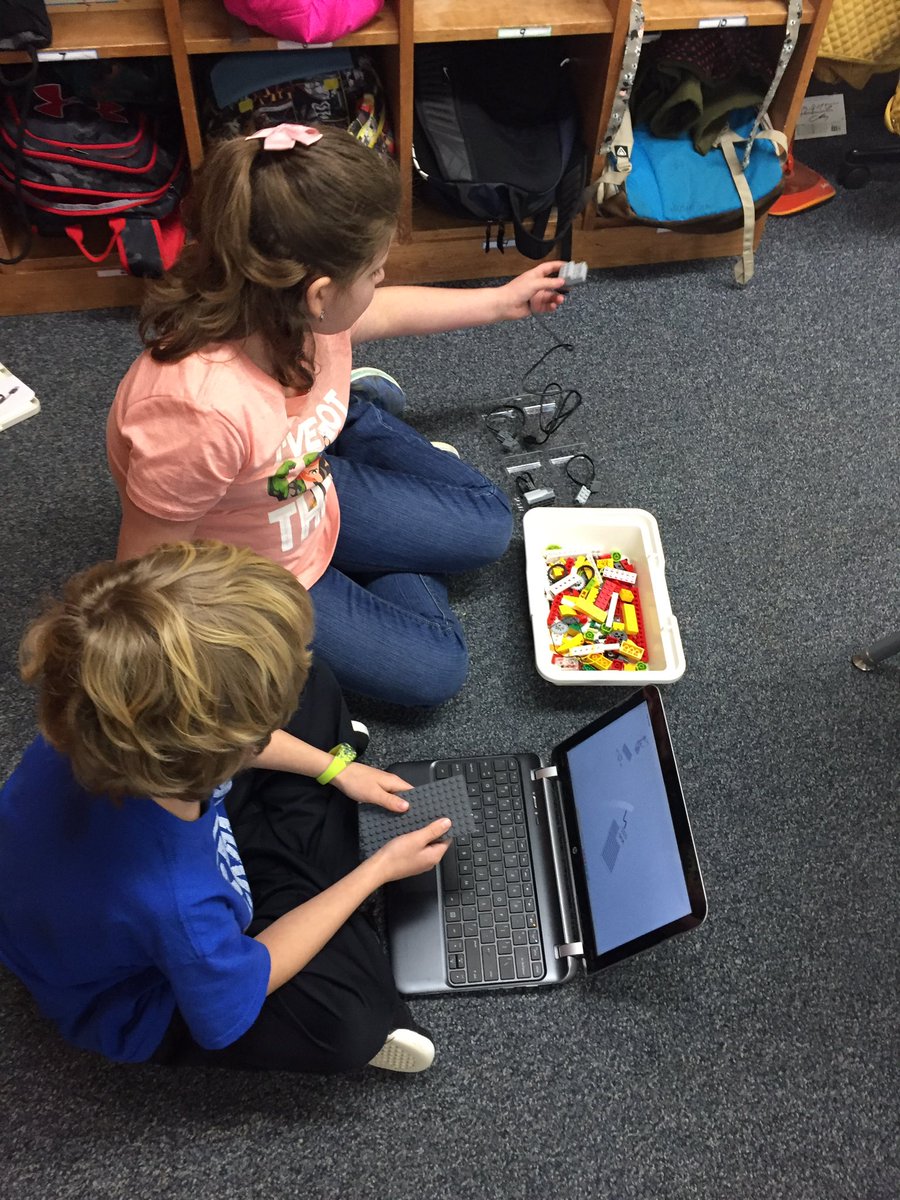 kcollazo's tweet image. What&apos;s better than Mrs. Sheet&apos;s 3rd graders building kickin&apos; robots? Not much!! @DaleBuie @SPEMediaCenter @MCSDigital #mcsstem