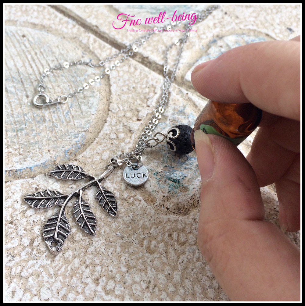 GenXHappyretire's tweet photo. Dainty #DiffuserNecklace under $10!! SAVE 30%.Visit https://t.co/KXSMUWI1pO #aromatherapy #essentialoils #youngliving #fncwellbeing https://t.co/2BeKJCK4iY