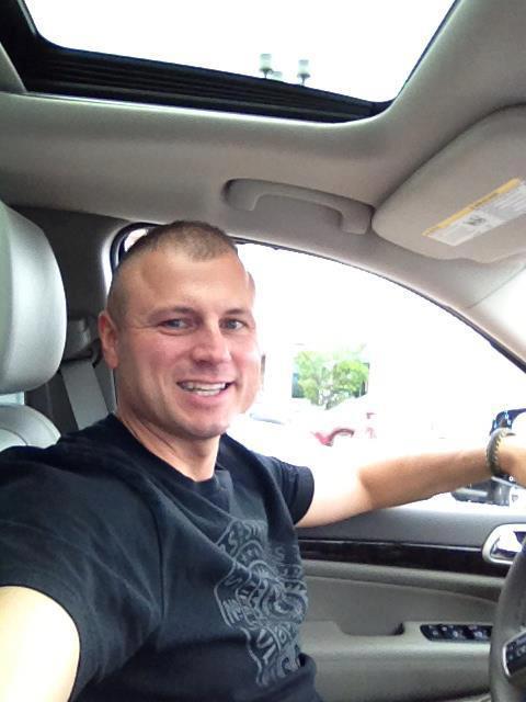 halgorder101's tweet image. When someone loves you the way they talk about you is different You feel safe and comfortable😉😉