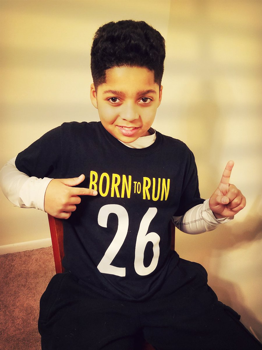 shello9wonwon's tweet photo. Jared reppin his other favorite player @L_Bell26. #SteelerSanfords #SteelerKid https://t.co/EzluEdXpIH