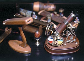 polygraphych's tweet image. Калейдоскоп был изобретен в 1817 году шотландским физиком Давидом Брюстером. А это старинная коллекция. Чем не стимпанк?