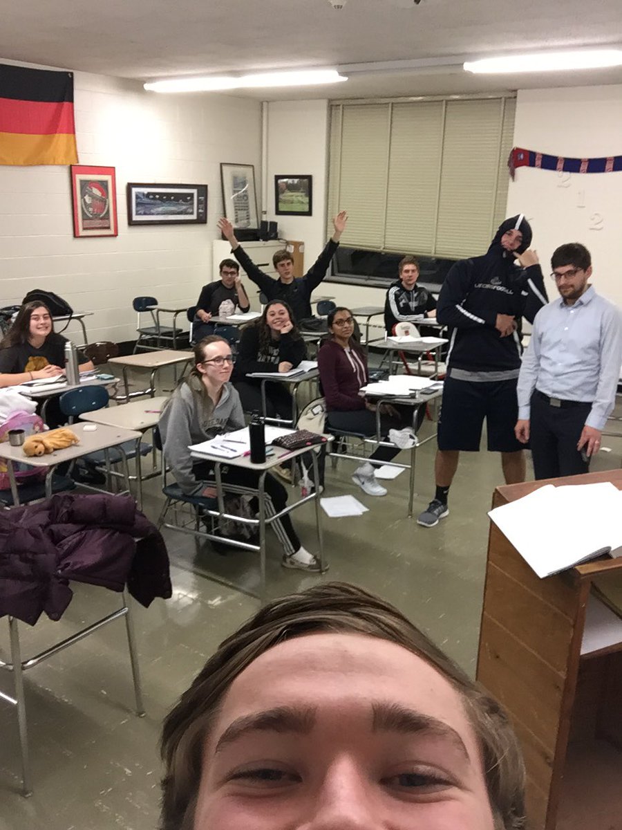 _andrewfallon's tweet photo. @NDFprincipal this is called dedication. #welovecalc #givesopkomoremoney #unofficialofficialcalculusclub #genderboxes #respondtosopko https://t.co/goBl5g05FI