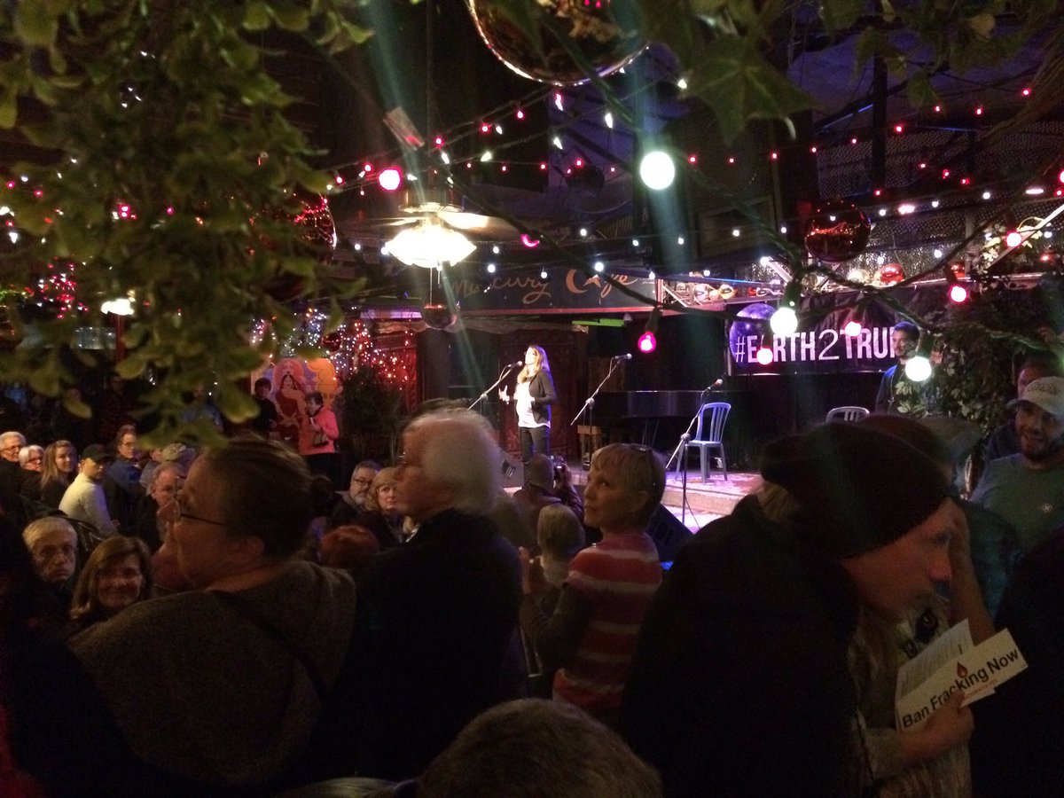 350Colorado's tweet image. Denver folks reciting personal pledges to resist the Trump administration @ #Earth2Trump. @CenterForBioDiv @WildEarthGuards @foodandwater