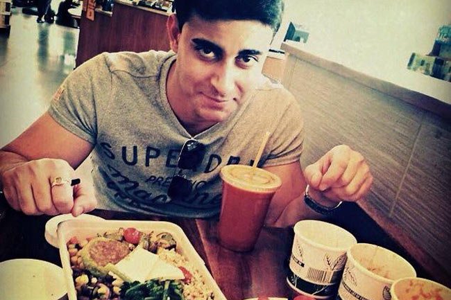 GautamAmorLatin's tweet image. conociendo a @gautam_rode El es vegetariano y come muy sano , entrena todos los dias ! #heIsBeautiful #Saras #SarasYKumud  #love #AmorLatino