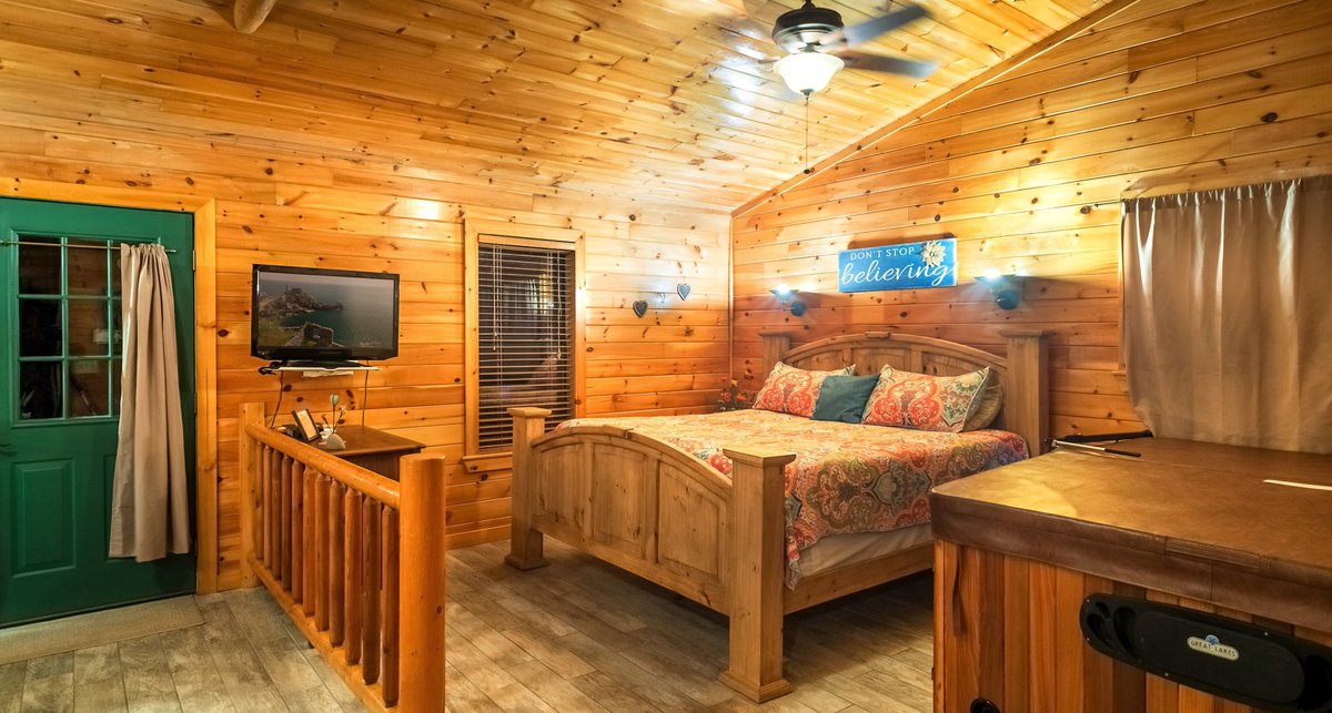 cabinsbrokenbow's tweet photo. "The Haven" is available for rent! Book today! #cabins #BBLAKE #couplegetaway https://t.co/0yJ1LDz46j
