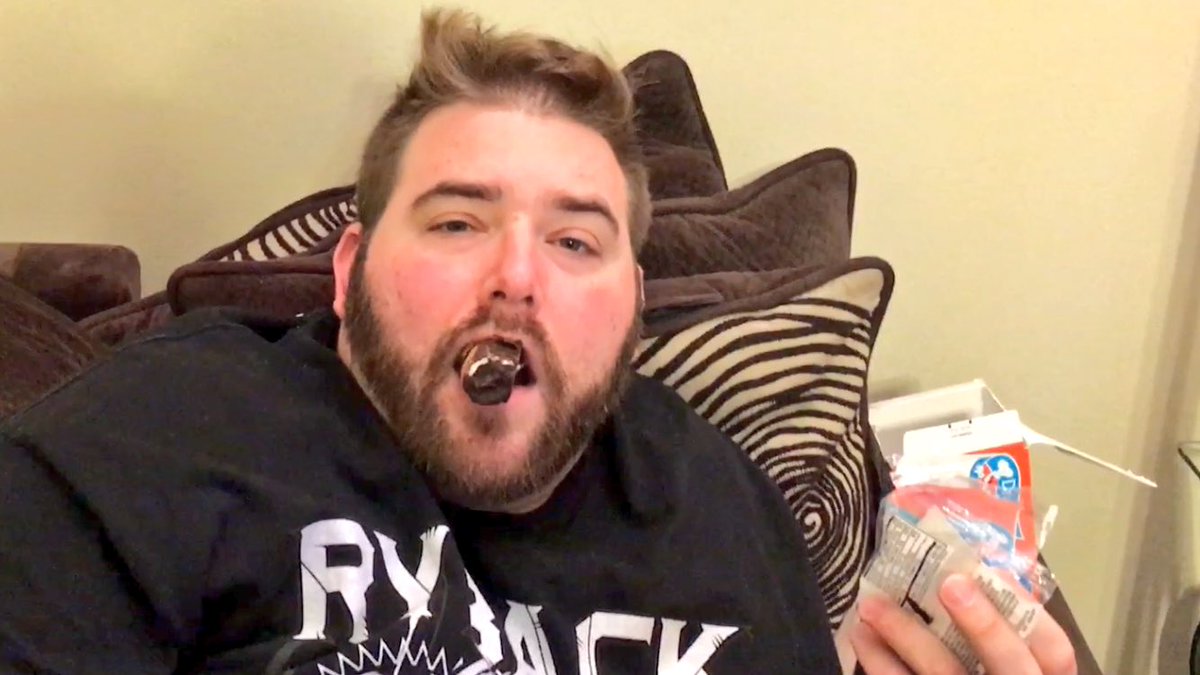 GrimsToyShow's tweet image. "I love how Grim needs to eat healthy ... yet is wearing a FEED ME MORE shirt" 😂😂😂 youtube.com/watch?v=BH9fCC…