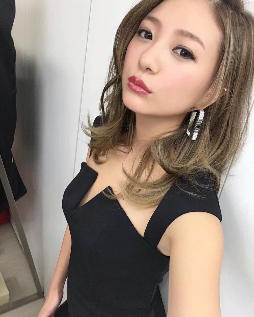 AAA_5341's tweet photo. 千晃ちゃんがいなくなるなんてぇ泣
結婚と妊娠はすっごくめでたいことだけど正直やめてほしくないよ泣
でもファンなら受け止めて応援しないとね😢😊
千晃ちゃんには沢山幸せもらった💗

それと伊藤千晃ソロバースデーショーのチケットいらなくなった方譲ってくれると嬉しいです！

拡散希望！ https://t.co/UsRqFE2e91