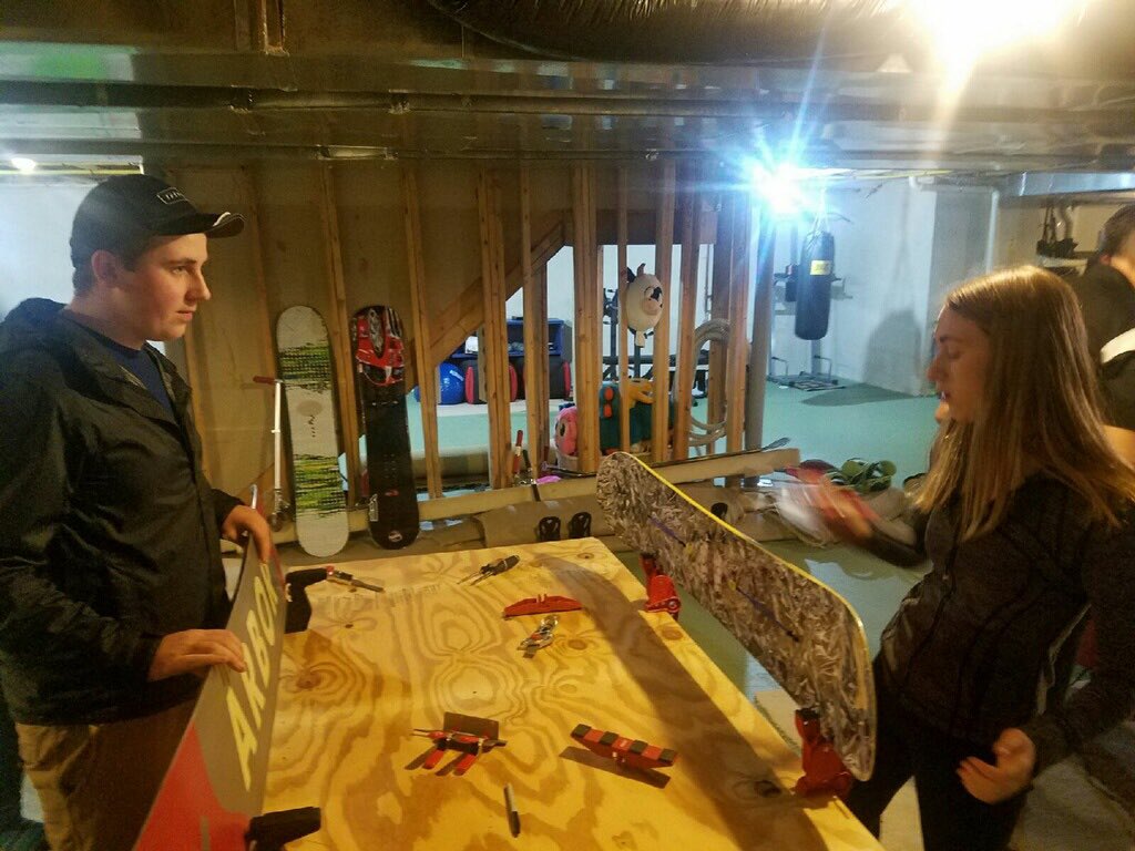 Novi_BoarderX's tweet photo. Great way to start off the season with our 1st team waxing party! First race coming soon🏂 https://t.co/Xp5DHBZPEO