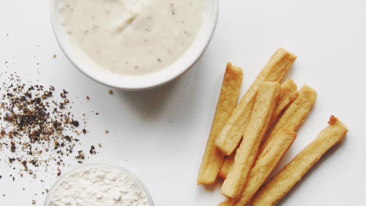 HapPeaFries's tweet photo. We're ready to dip whenever you are. Check out our homemade recipes on our site- link above ✨ #fries #foodie https://t.co/FqsDMtZadU