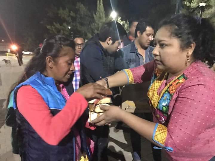 ArmandoMendicut's tweet photo. Por 3er día consecutivo jóvenes de @RJxMOAXACA hacemos labor altruista en hospitales para servir con gran gusto a las familias oaxaqueñas. https://t.co/l64pa2YSGF