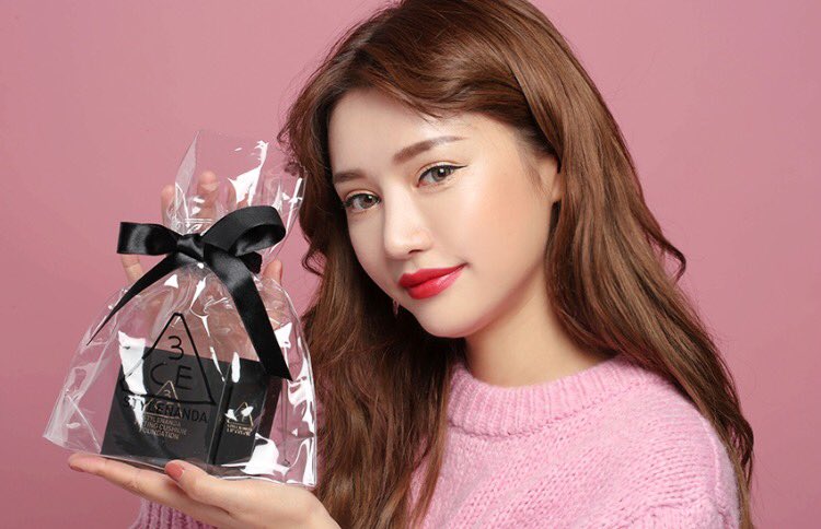 aiwwwInKorea's tweet photo. 3CE Gold kit สวยหรู อลังมาก เซต2 ชิ้น คุ้มสุดๆ คุชชั่นกับลิป #L006 สีใหม่
ราคาเพียง 1,590฿ ems70฿ 💕
#3cethailand #HowtoPerfect https://t.co/mBz8rOjOmY