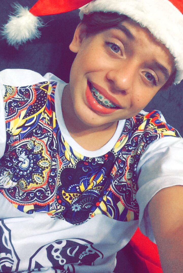 wWthiagoWw14's tweet photo. 😛😛👍🏻❤❤😊😊🔫🔫👌🏻👌🏻#ME#SIGAM#MUSICAL.LY
#THIAGO_LUIZ_ARTIOLI !!! https://t.co/hRw0hADD94