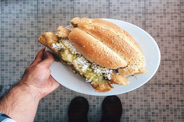 maschilangomx's tweet photo. Si hay guajolotas y tecolotas, ¿por qué no unas tórtolas? que son tortas rellenas de flautas, sólo en @LasSalseadas https://t.co/LfqZbLYrMX https://t.co/BrwwCdYJES