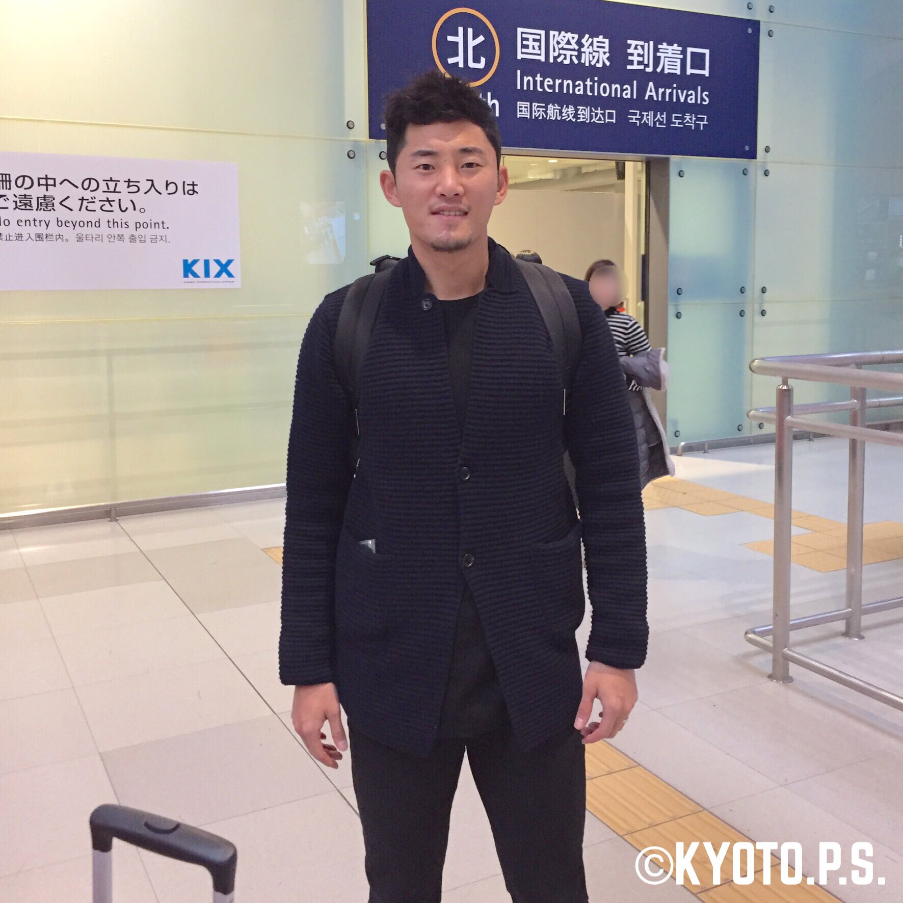 京都サンガf C 本日 ハソンミン選手が来日しました 京都に来れてすごく嬉しいです 早くみんなとサッカーしたいですし J1昇格できるように頑張りますので応援よろしくお願いします とハソンミン選手 ようこそ京都サンガf C へ Sanga