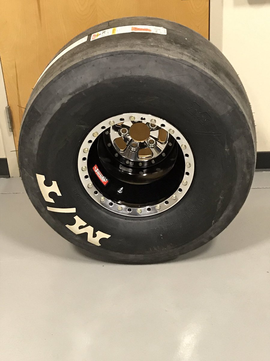 jabagwell9565's tweet image. New tires and beadlocks for the beretta! #MickeyThompson  #sandersengineering