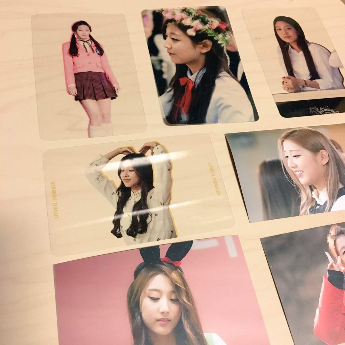 2017년 러블리즈 첫 콘서트 에서 예인데이 특전이었던 포토카드 나눔합니다❣ 토요일 일요일 이틀동안 예인드림 <a href="/YEIN_DREAM/">예인드림</a> 나눔과 함께 진행될 예정이니 많이 찾아와 주세요!
* 수량이 많지 않아 일찍 소진될 수 있는 점 양해 부탁드려요 😭
