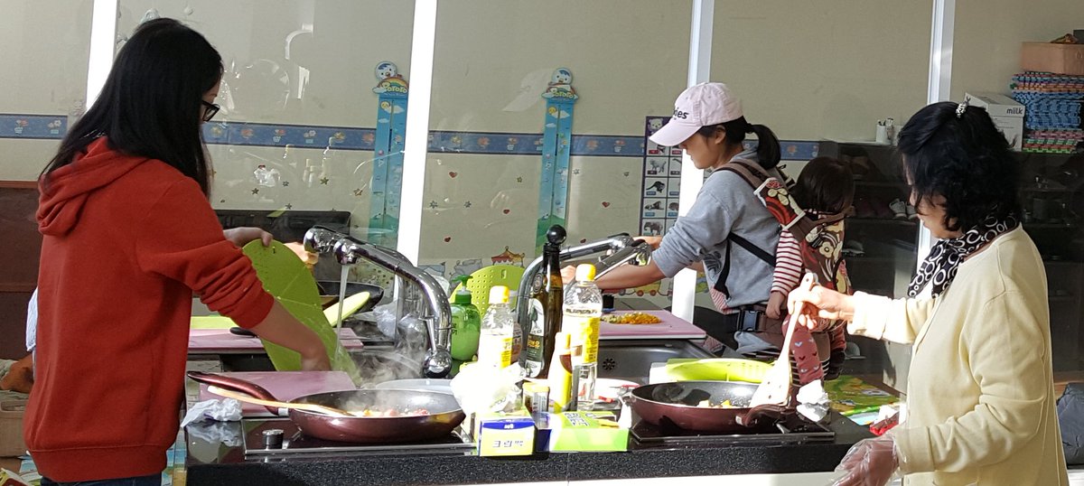 #광주시 #건강증진과 영양플러스 모둠별 교육 2016.12.14.~12.16.,6회 건강증진센터 조리실습실에서 75가구,92명 대상으로 싱겁게 먹기의 중요성, 쇠고기 찹스테이크 만들기를 내용으로 실시했습니다.