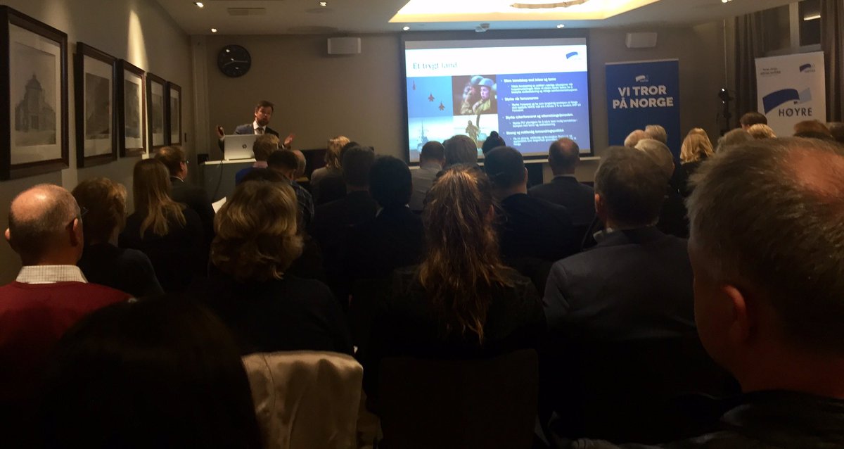 KristinVinje's tweet photo. Stinn brakke på Høyres Hus @OsloHoyre @Hoyre #nyttprogram #valgseier2017 https://t.co/LGy0X5dAf0