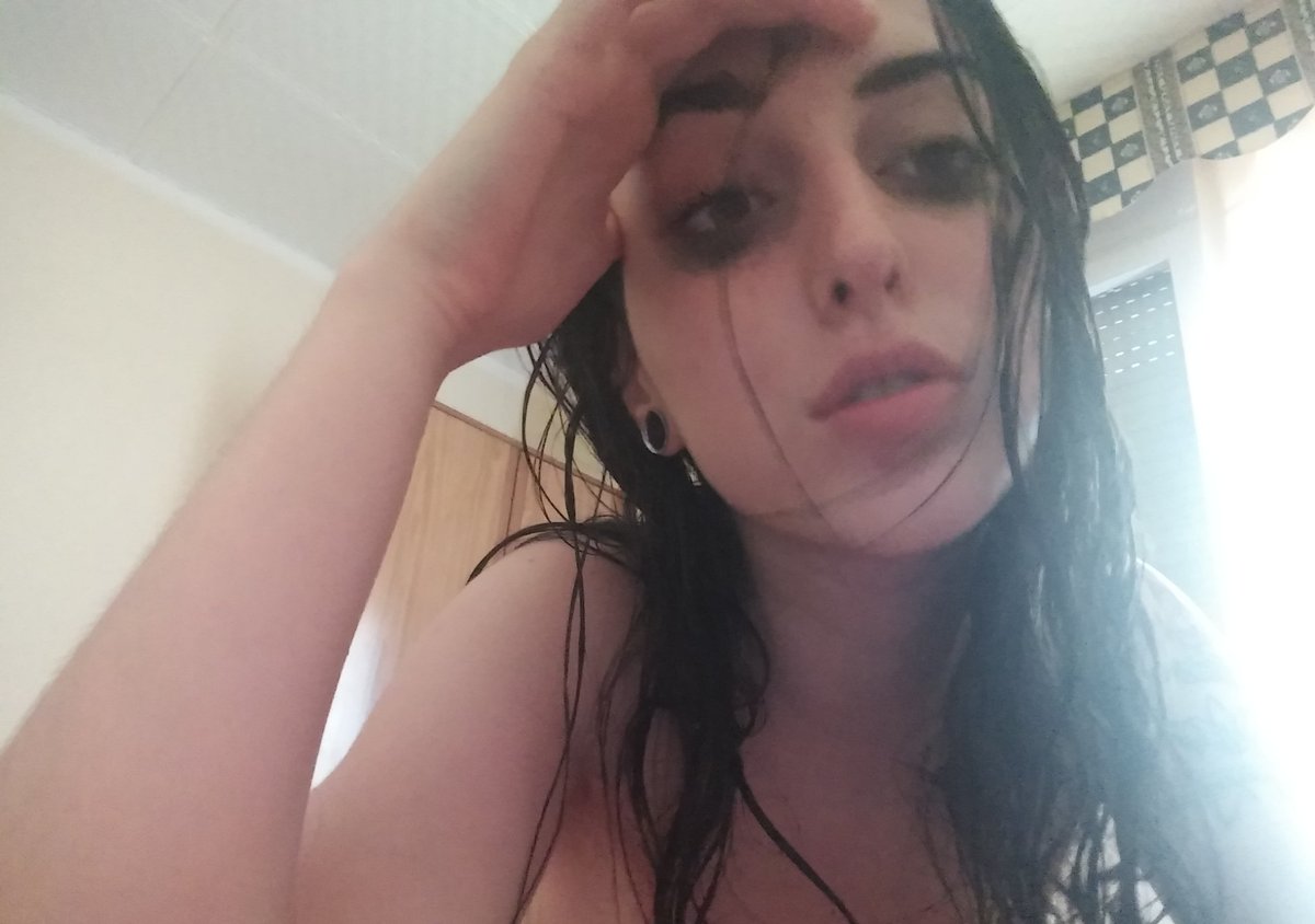 Bernal aka Queen 🫀 on X: Cristina Bernal tras el alcohol™  t.coGBN7BGYJ8l  X