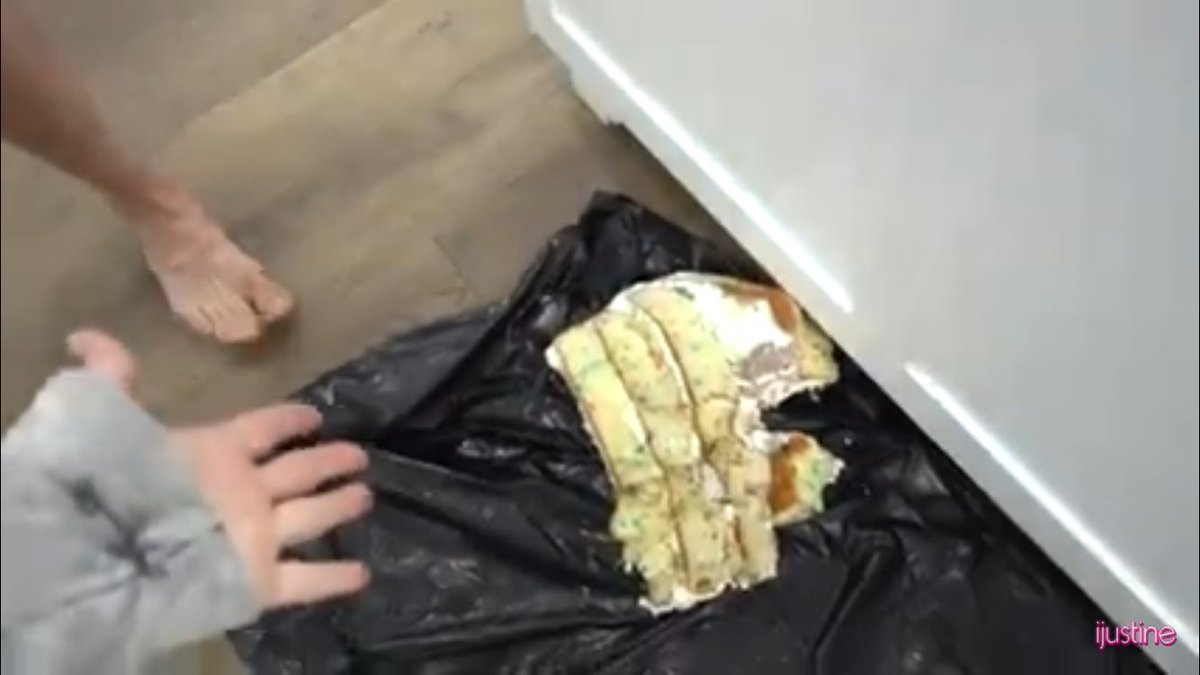 fraxibae's tweet image. #cakemath 📚🎂