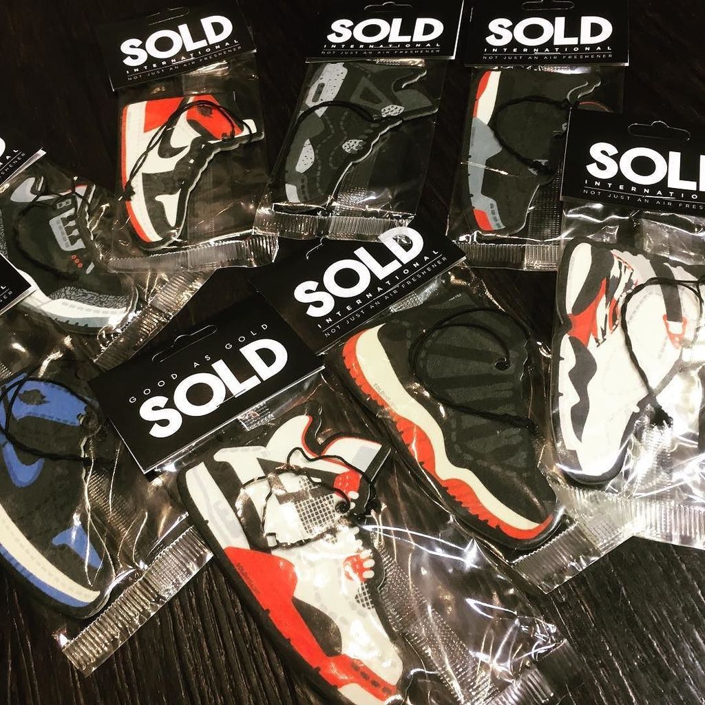 blackannyfujisa's tweet photo. US発！！AirJordanをモチーフにしたエアフレッシュナーブランド『SOLD』再入荷！
部屋に車に、爽やかな香りが広がり空間をオシャレに演出します💡

#sold #airfr… https://t.co/onZwv2FS4p https://t.co/5S14BlwdrP