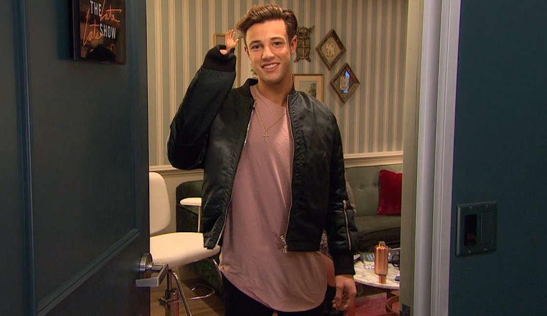 latelateshow tweet picture