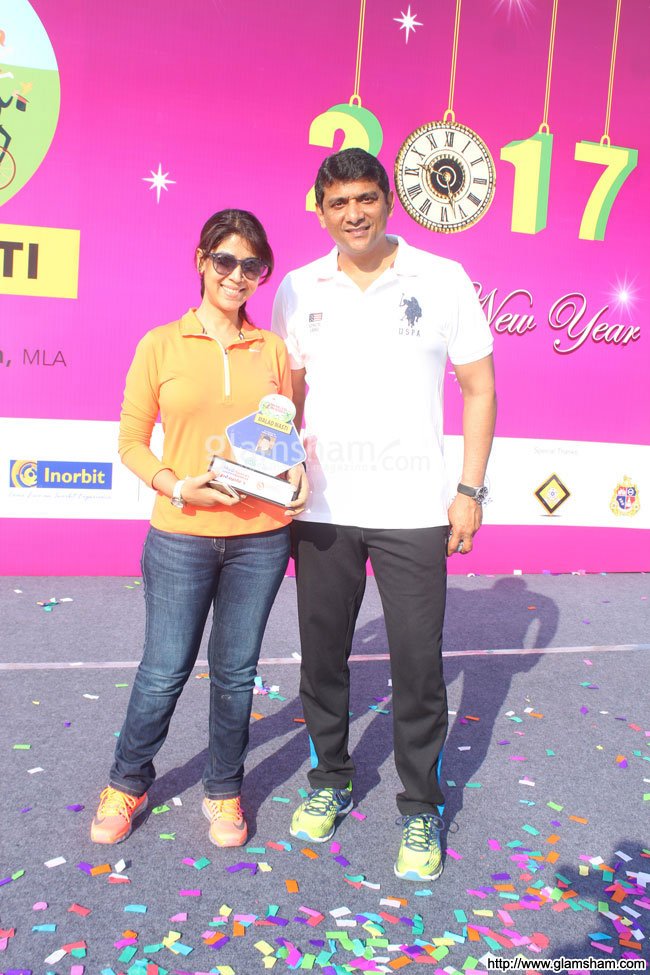beingSAKSHIan's tweet photo. Sexy in orange @praneethis: Happy Birthday Sakshi Tanwar ?? https://t.co/Fb9V093nPb