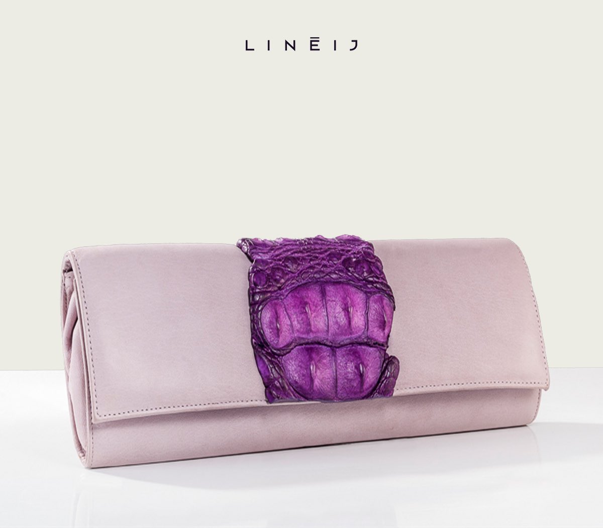 Always so damn fabulous! #Lineij #ShopLineij #handbag  #susatinablefashion <a href="/TheLeahFrazier/">Leah Frazier</a> <a href="/WhoWhatWear/">Who What Wear</a> <a href="/purseblog/">PurseBlog</a> @ManRepeller <a href="/RueLaLa/">Rue La La</a> #RT