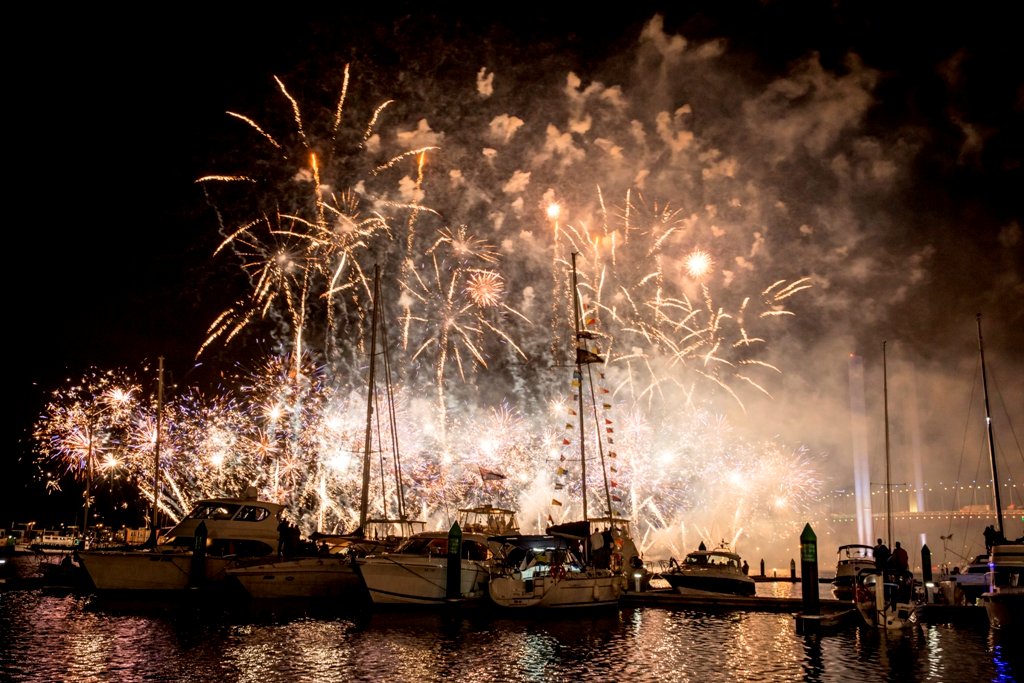 Spend #AustraliaDay at Docklands with food trucks, roaming artists and evening fireworks! bit.ly/2ih4JeJ