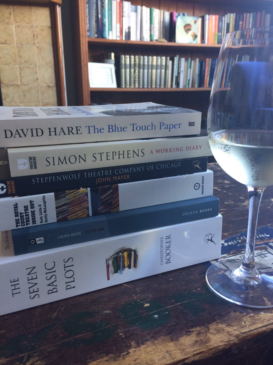 thelisasorensen's tweet photo. Heaven - Christmas present bonanza. #wineoptional #iwillneverleavethehouse #allyouneedarebooks #writing #actorslife #theatreforlife https://t.co/1qMiYB6ZYh