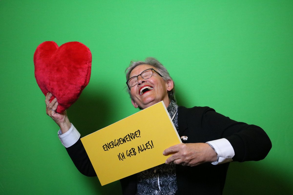vznrw_energie's tweet photo. ...oder Zeit, ein Daumenkino von sich zu machen und zu twittern :)))) #enb17 https://t.co/s812zQrYZ3