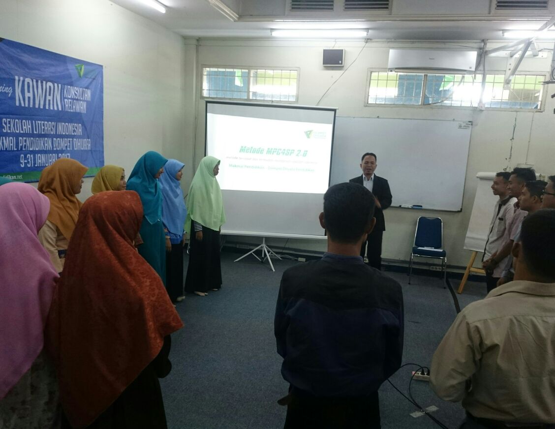 SekolahAdab's tweet photo. @ZaydSayfullah berikan materi Metode T'cepat&amp;T'mudah Mbenahi Sklh Indonesia dg Metode MPC4SP 2.0 pd psrt Training Sekolah Literasi Indonesia https://t.co/QIjh8Ab5w1