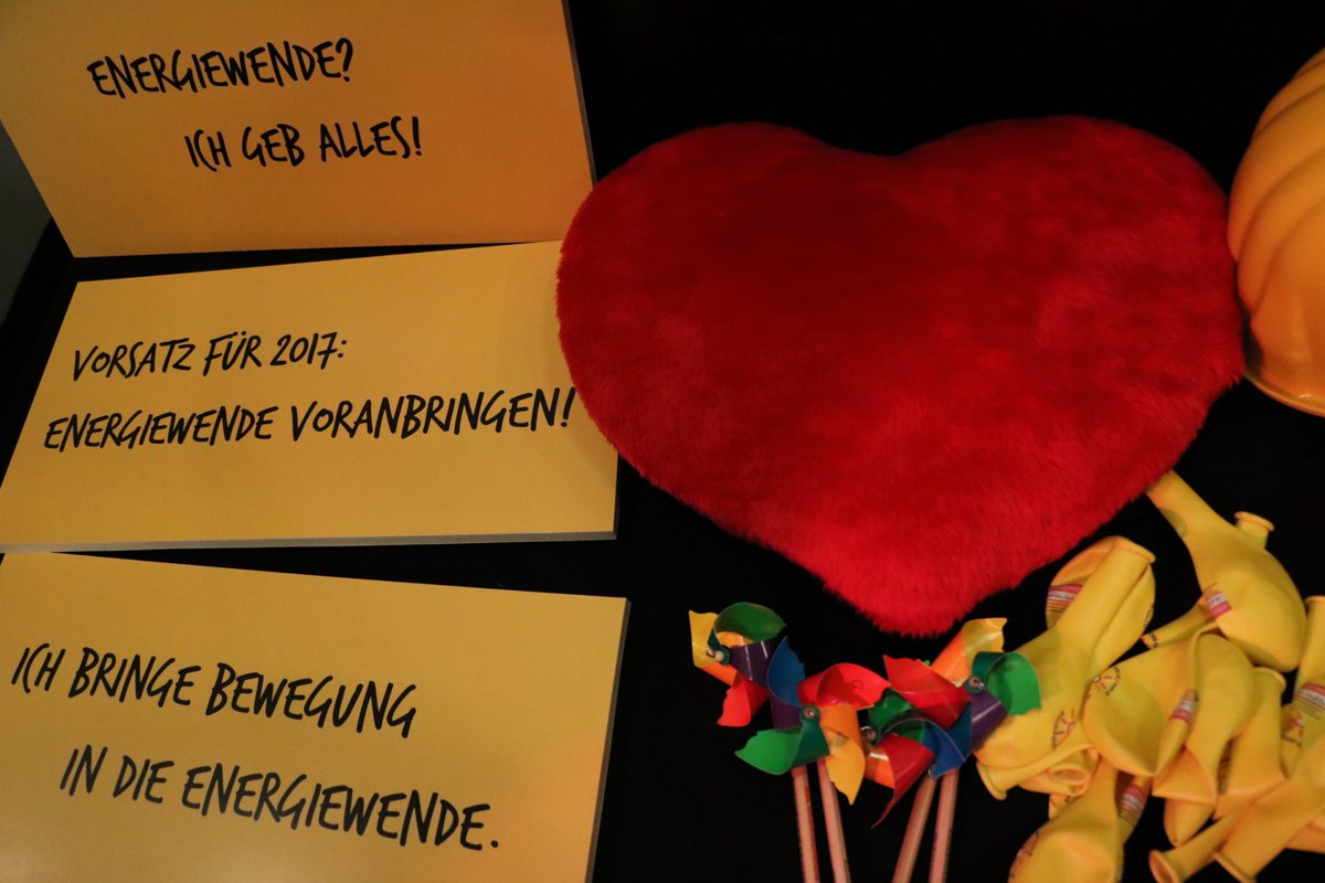 vznrw_energie's tweet photo. ...oder Zeit, ein Daumenkino von sich zu machen und zu twittern :)))) #enb17 https://t.co/s812zQrYZ3