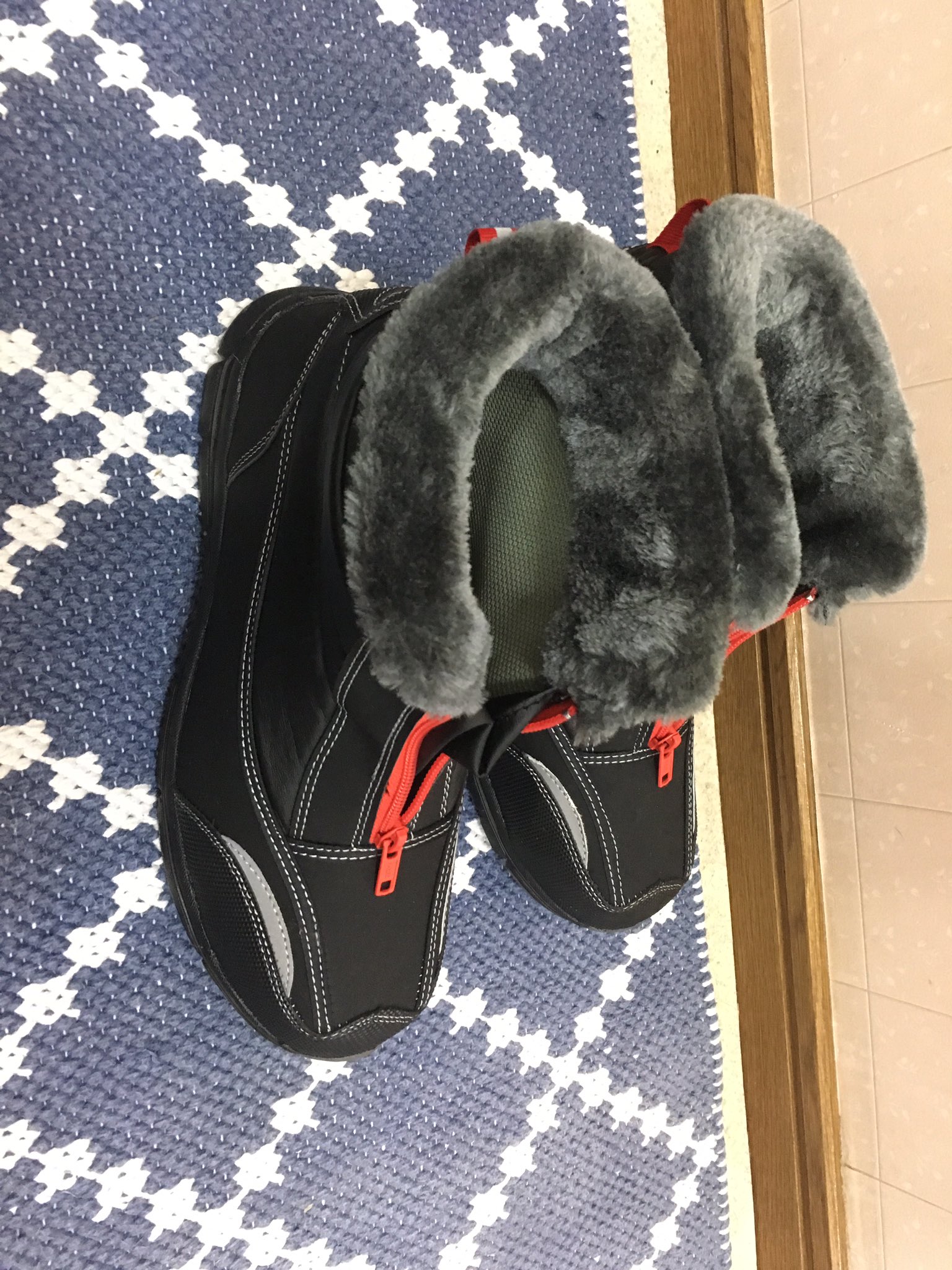 ジミー カインズにて スノートレーシューズ 雪原のトビウオ を購入 約1500円 風を防ぐのはもちろんのこと トゥ部分がなんか硬いパーツでプロテクトされている つまりシフトチェンジの時に親指を痛めることがないのだ T Co J4f8i2fubu Twitter ジミー カインズにて スノートレーシューズ 雪原のトビウオ を購入 約1500円 風を防ぐのはもちろんのこと トゥ部分がなんか硬いパーツでプロテクトされている つまりシフトチェンジの時に親指を痛めることがないのだ T Co J4f8i2fubu Twitter