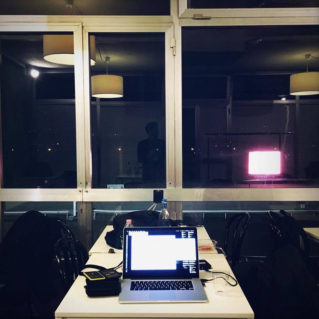 canestraromat's tweet photo. At office, yesterday night. #work #backstage #timcoppens #pittiuomo #bureaubetak https://t.co/8d8AnNDyOt
