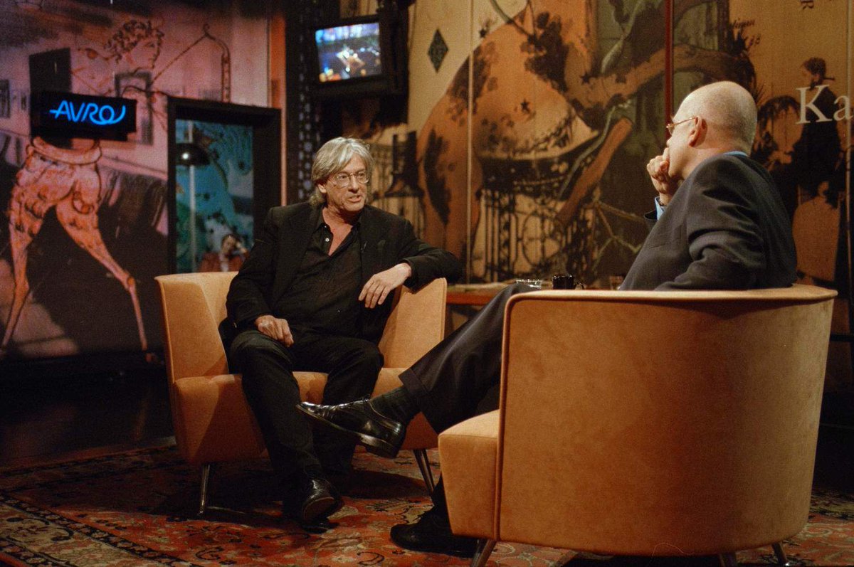 Paul Verhoeven te gast bij Karel, AVRO 1997 (fotocollectie <a href="/BeeldenGeluid/">beeldengeluid</a>) Meer over de Golden Globe-winnaar: beeldengeluidwiki.nl/index.php/Paul… #tbt