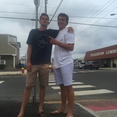 elarson4's tweet photo. Happy bday man @dbratt11 https://t.co/43qKuXg7Rk