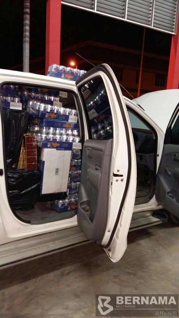 Bernama Auf Twitter Aksem Padang Besar Rampas Rokok Kretek Minuman Keras Sebuah Pikap Toyota Hilux Dengan Jumlah Rampasan Rm100 000 Di Padang Besar Https T Co Pdmnikmaxv