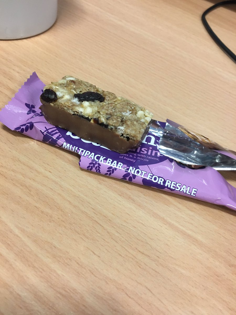 MiniMonahan's tweet photo. @CadburyUK Can you let me know where the rest of my brunch bar is? If I wanted a bag of air I would of got a packet of @walkers_crisps 🙅🏼 https://t.co/wc9rJp1XTH