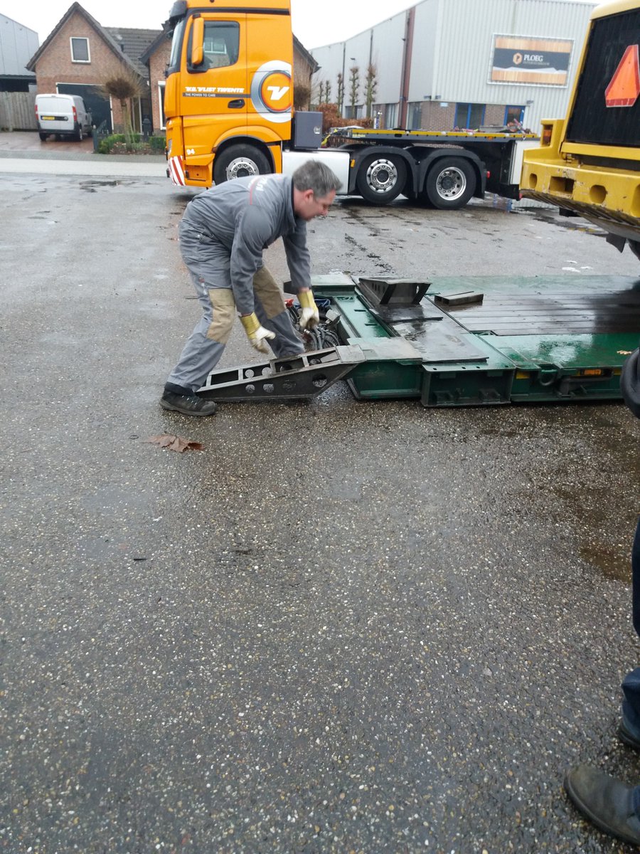 Afgelopen maandag hebben de leerlingen van OT&amp;L een bezoek gebracht aan Van der Vlist Transportgroep B.V.