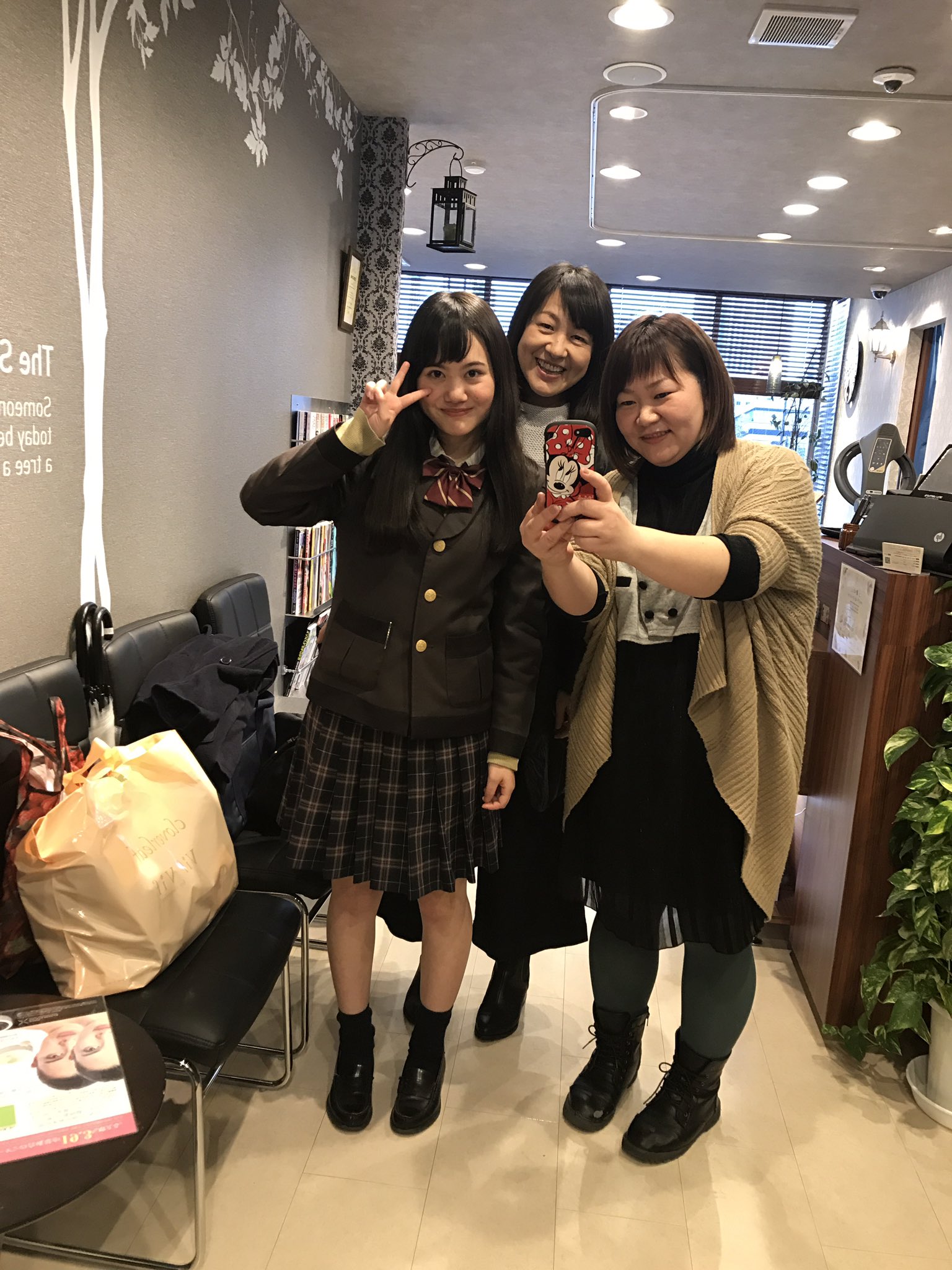 Atelier Visse 東口 Sur Twitter 今日は雪の中智晴ちゃん親子系列店から来てくれたのが嬉しかった 仙台 美容室 美容師 美容室 仙台駅東口 ヘア ヘアスタイル ヘアカラー カット パーマ ヘアセット ヘアアレンジ イルミナカラー Napur Ateliervisse アトリエヴィセ東口