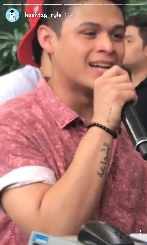 munzcute's tweet photo. @Hashtag_RyleS  anung lahi ni jon kasi arabic po ang tatoo niya https://t.co/FDyshmKwYQ