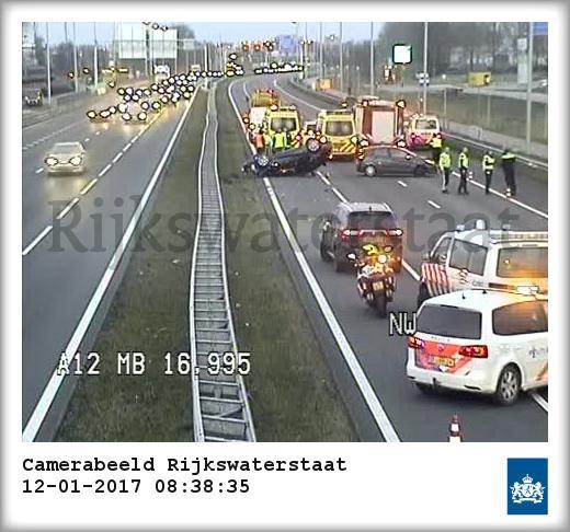 HenkBaarn's tweet photo. Rijkswaterstaat : A12 Utrecht ► Den Haag thv Zoetermeer ongeval. De weg is dicht. Alle hul… https://t.co/tA92NZ9Flu) https://t.co/M8XyqfW1gP